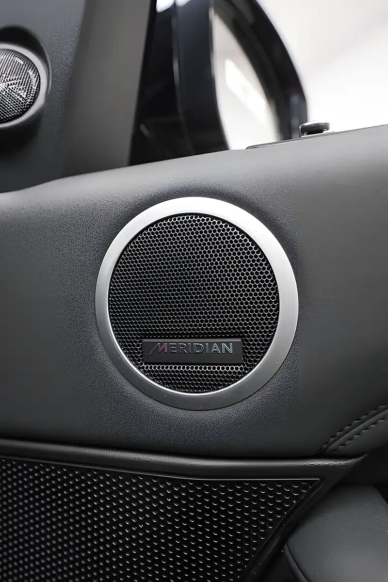 Used 2017 Land Rover Discovery Hse Red - Interior and Exterior details 16