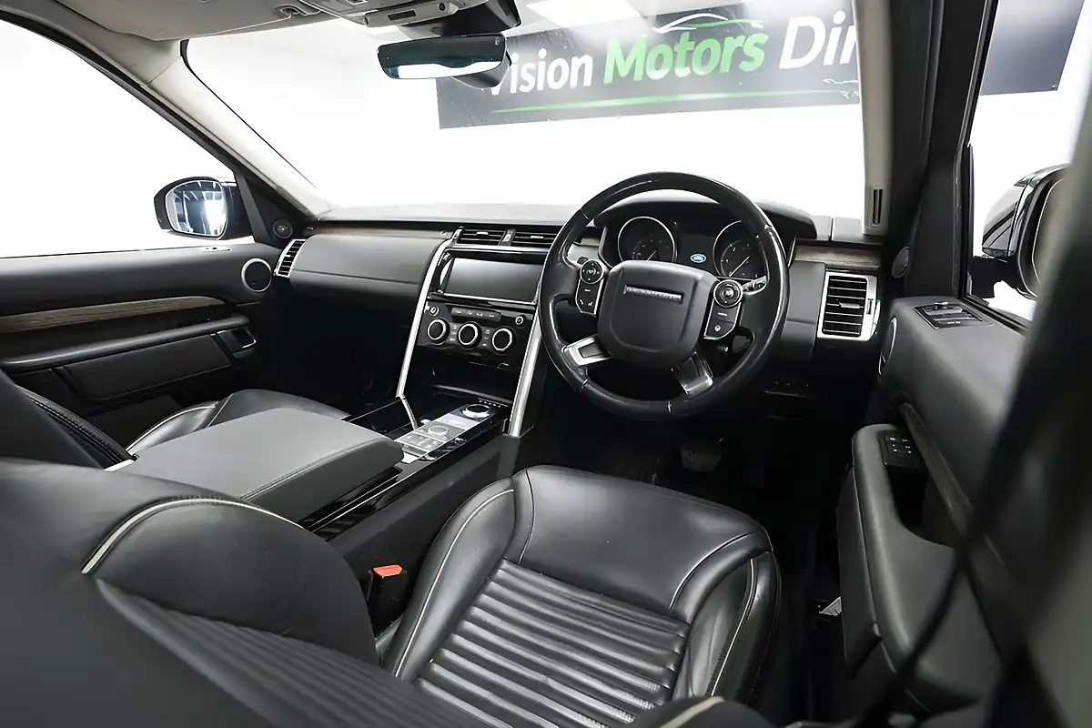 Used 2017 Land Rover Discovery Hse Red - Interior and Exterior details 8