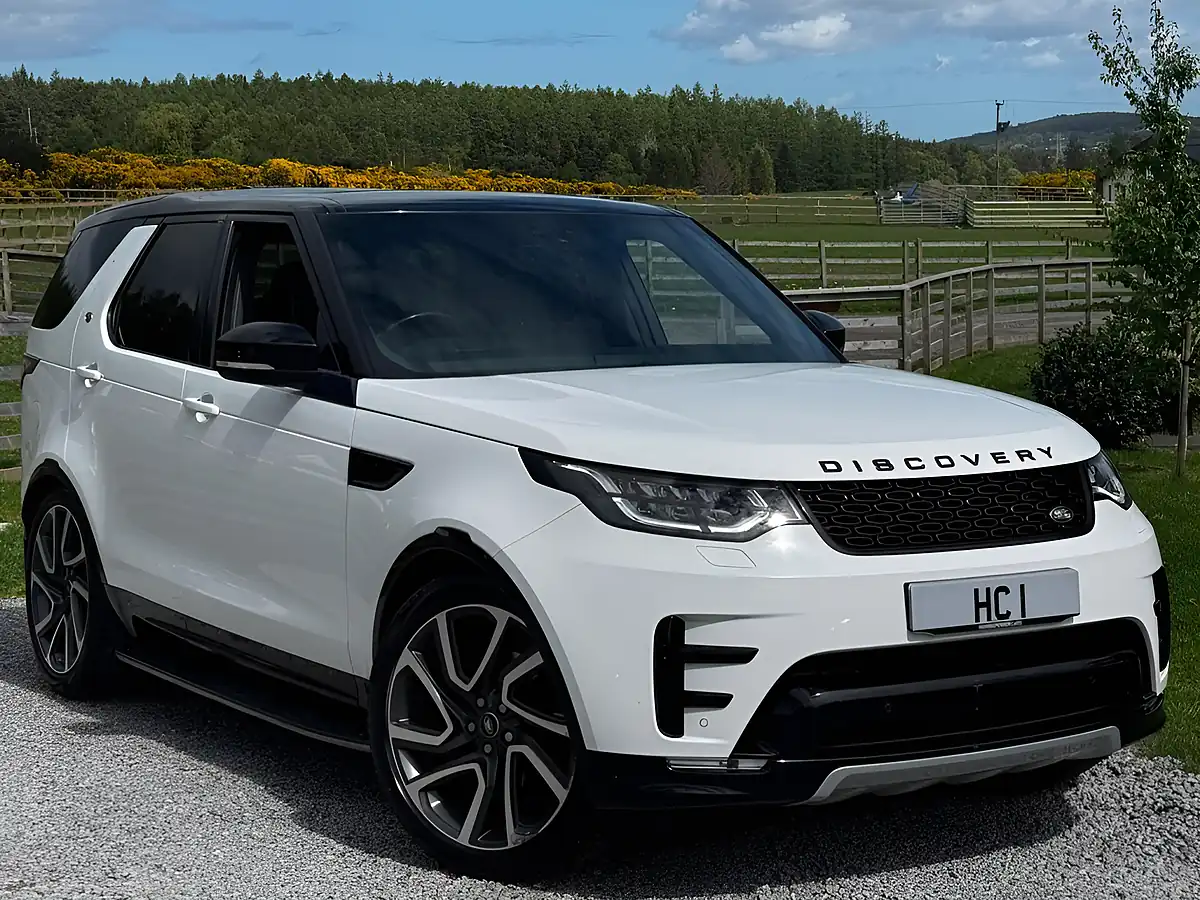 Used 2017 Land Rover Discovery Hse White - Front View