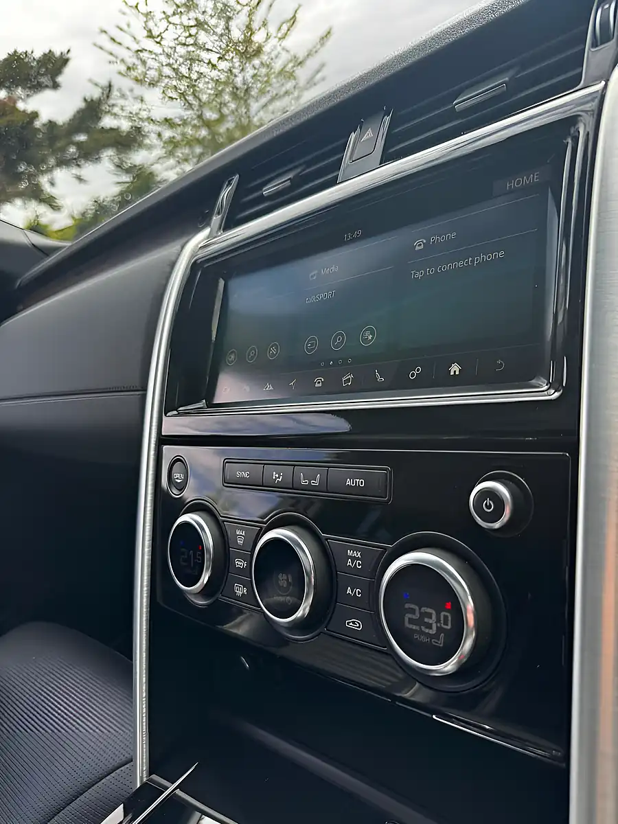 Used 2017 Land Rover Discovery Hse White - Interior and Exterior details 10