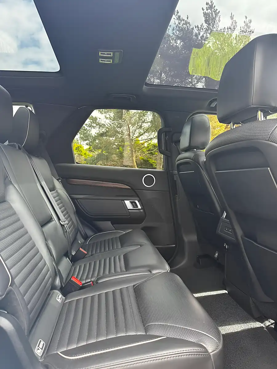 Used 2017 Land Rover Discovery Hse White - Interior and Exterior details 12