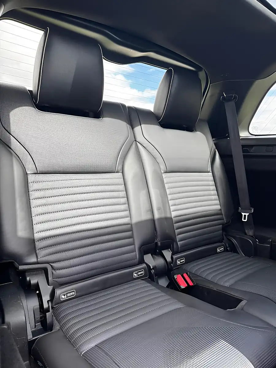Used 2017 Land Rover Discovery Hse White - Interior and Exterior details 14