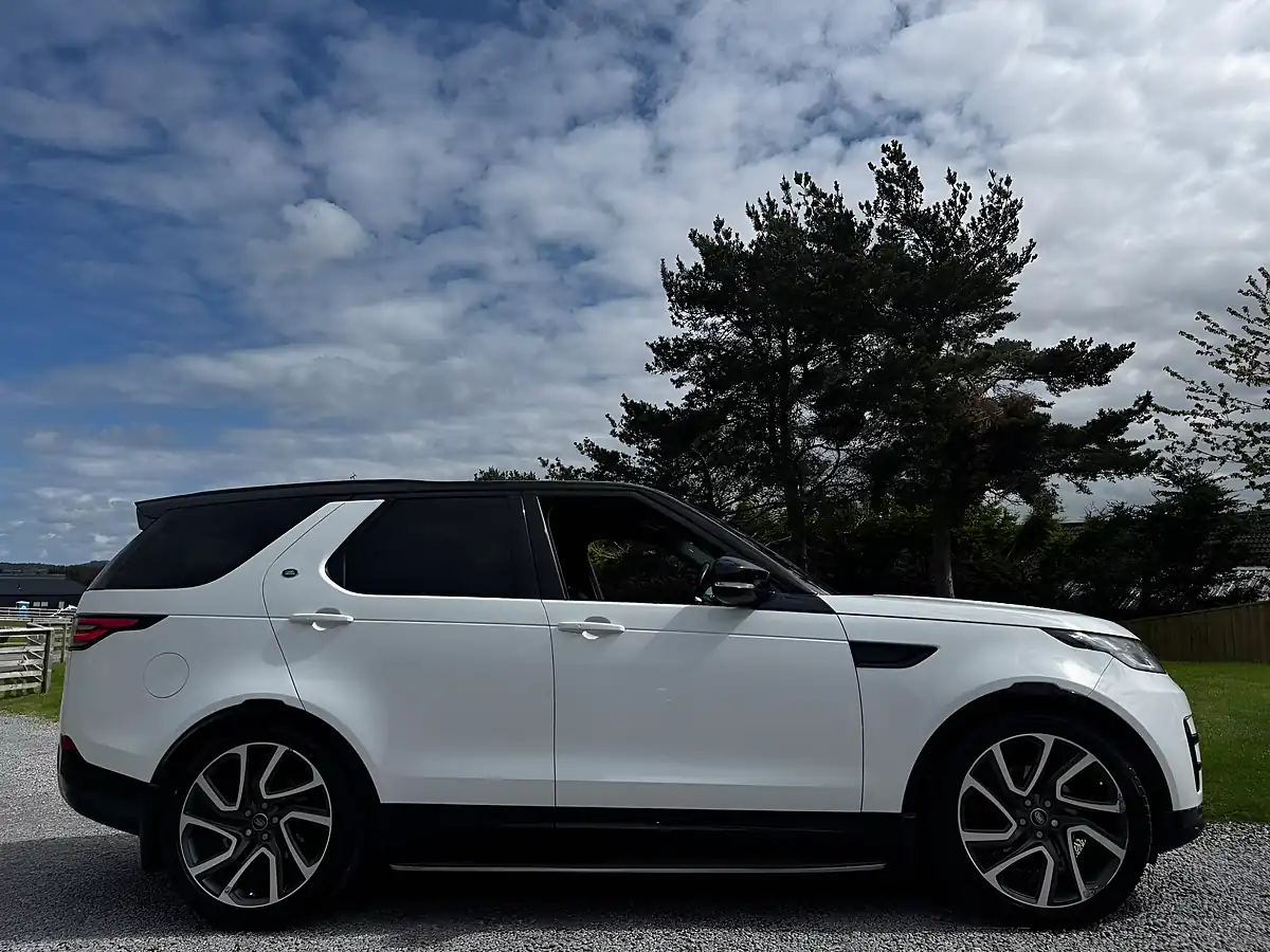 Used 2017 Land Rover Discovery Hse White - Interior and Exterior details 2