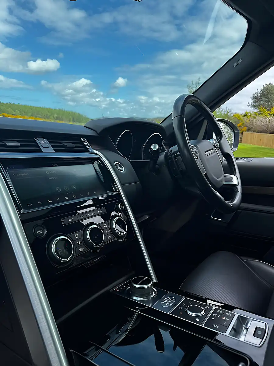 Used 2017 Land Rover Discovery Hse White - Interior and Exterior details 8