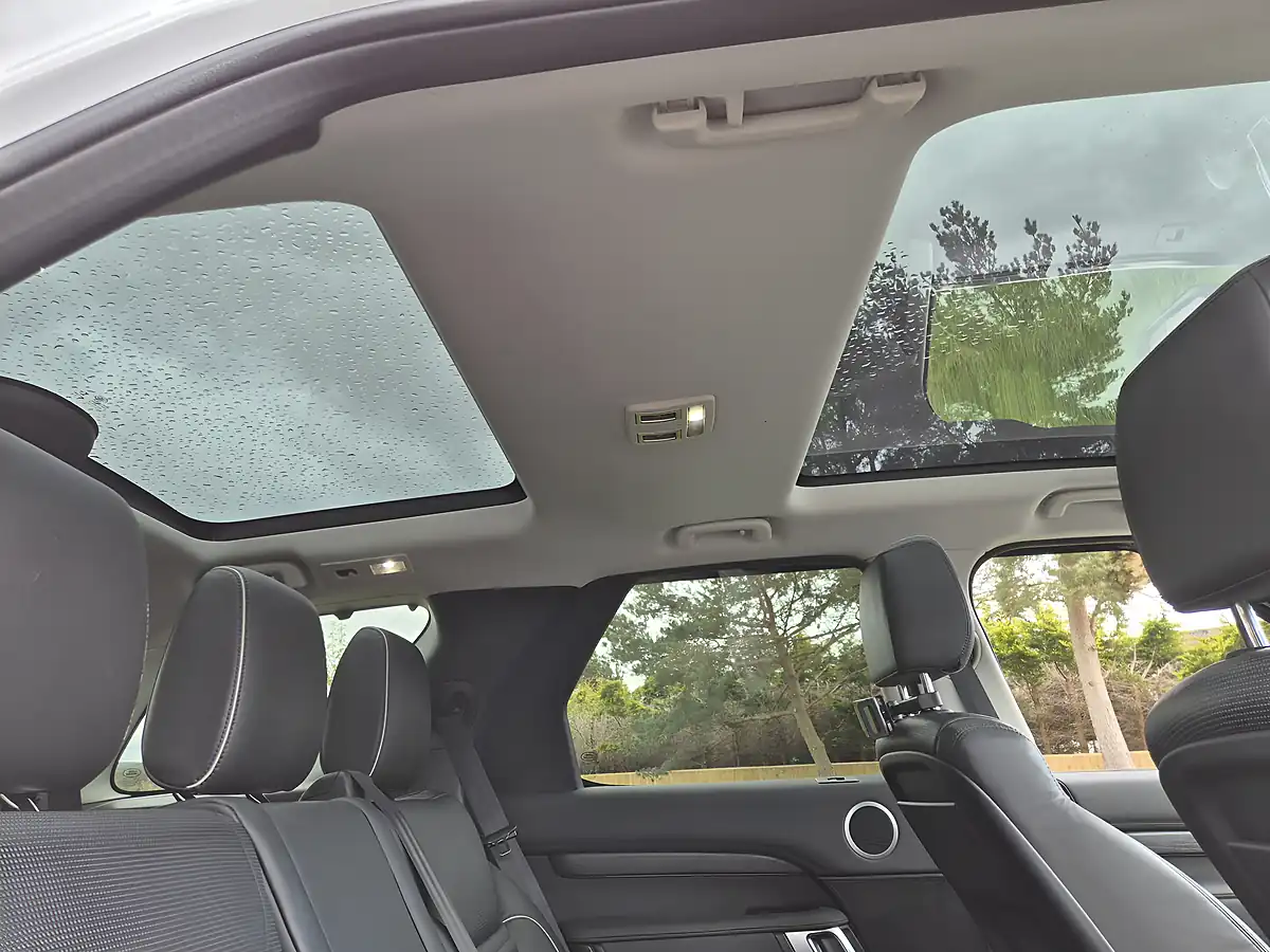 Used 2017 Land Rover Discovery Hse White - Interior and Exterior details 10