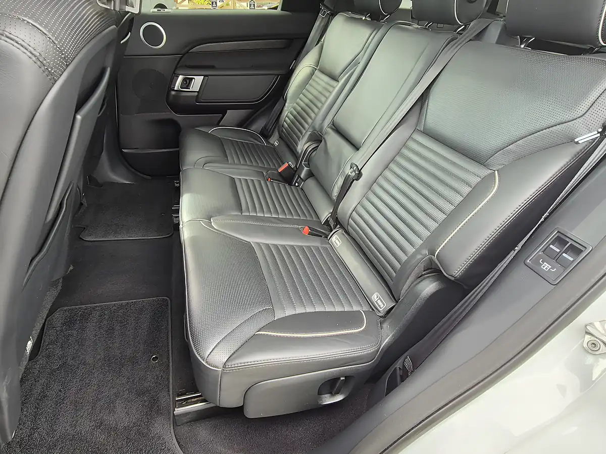 Used 2017 Land Rover Discovery Hse White - Interior and Exterior details 11