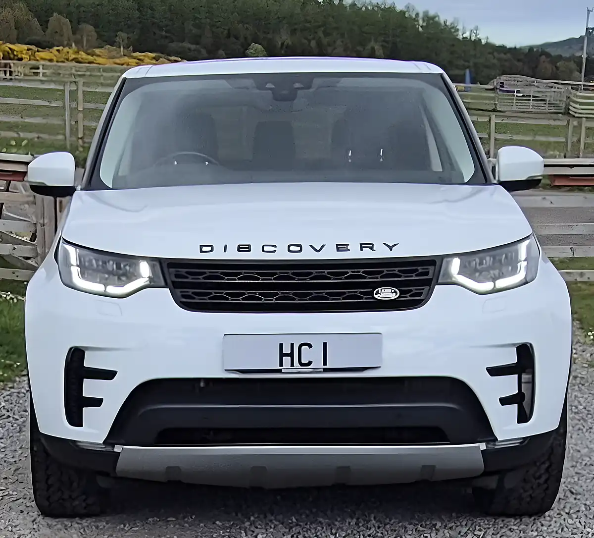 Used 2017 Land Rover Discovery Hse White - Interior and Exterior details 3