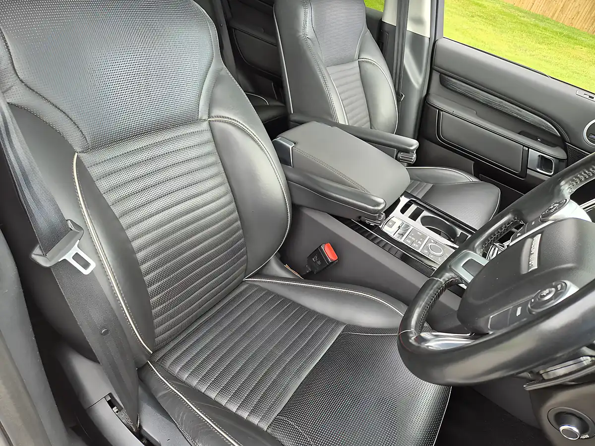 Used 2017 Land Rover Discovery Hse White - Interior and Exterior details 7
