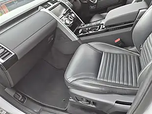 Used 2017 Land Rover Discovery Hse White - Interior and Exterior details 8