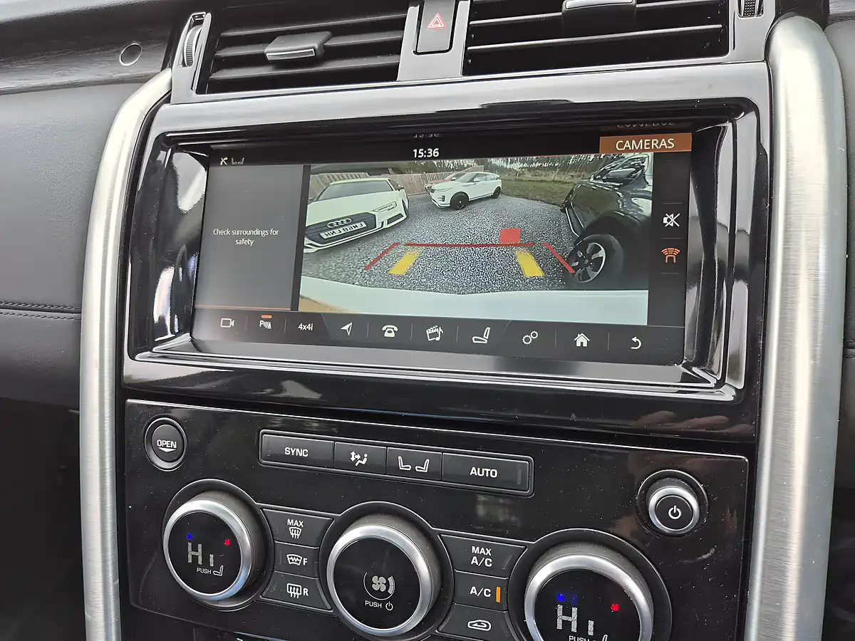 Used 2017 Land Rover Discovery Hse White - Interior and Exterior details 9