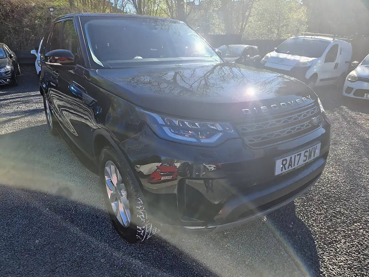 Used 2017 Land Rover Discovery Se Black - Front View