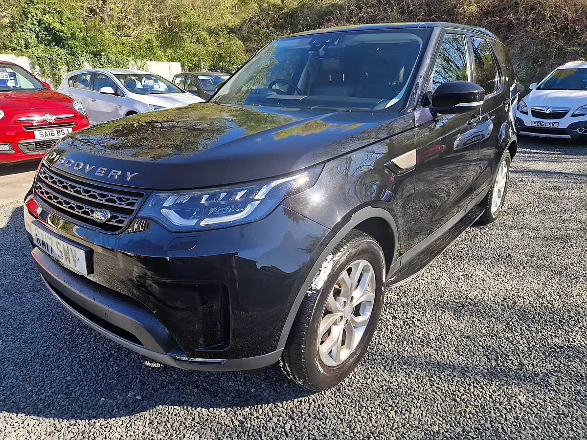 Used 2017 Land Rover Discovery Se Black - Interior and Exterior details 3