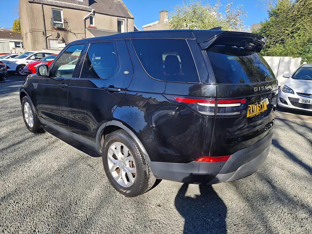Used 2017 Land Rover Discovery Se Black - Interior and Exterior details 5