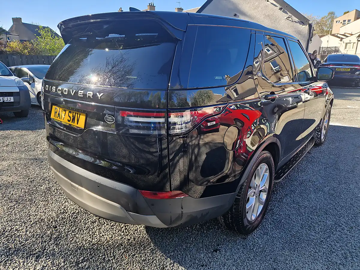 Used 2017 Land Rover Discovery Se Black - Interior and Exterior details 7