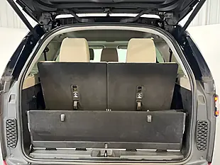 Used 2017 Land Rover Discovery Se Black - Interior and Exterior details 16