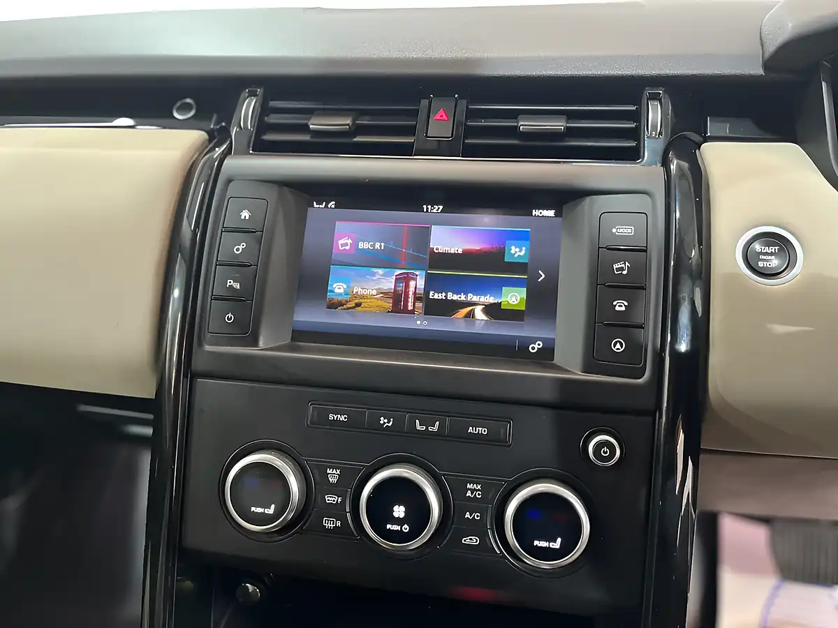 Used 2017 Land Rover Discovery Se Black - Interior and Exterior details 17