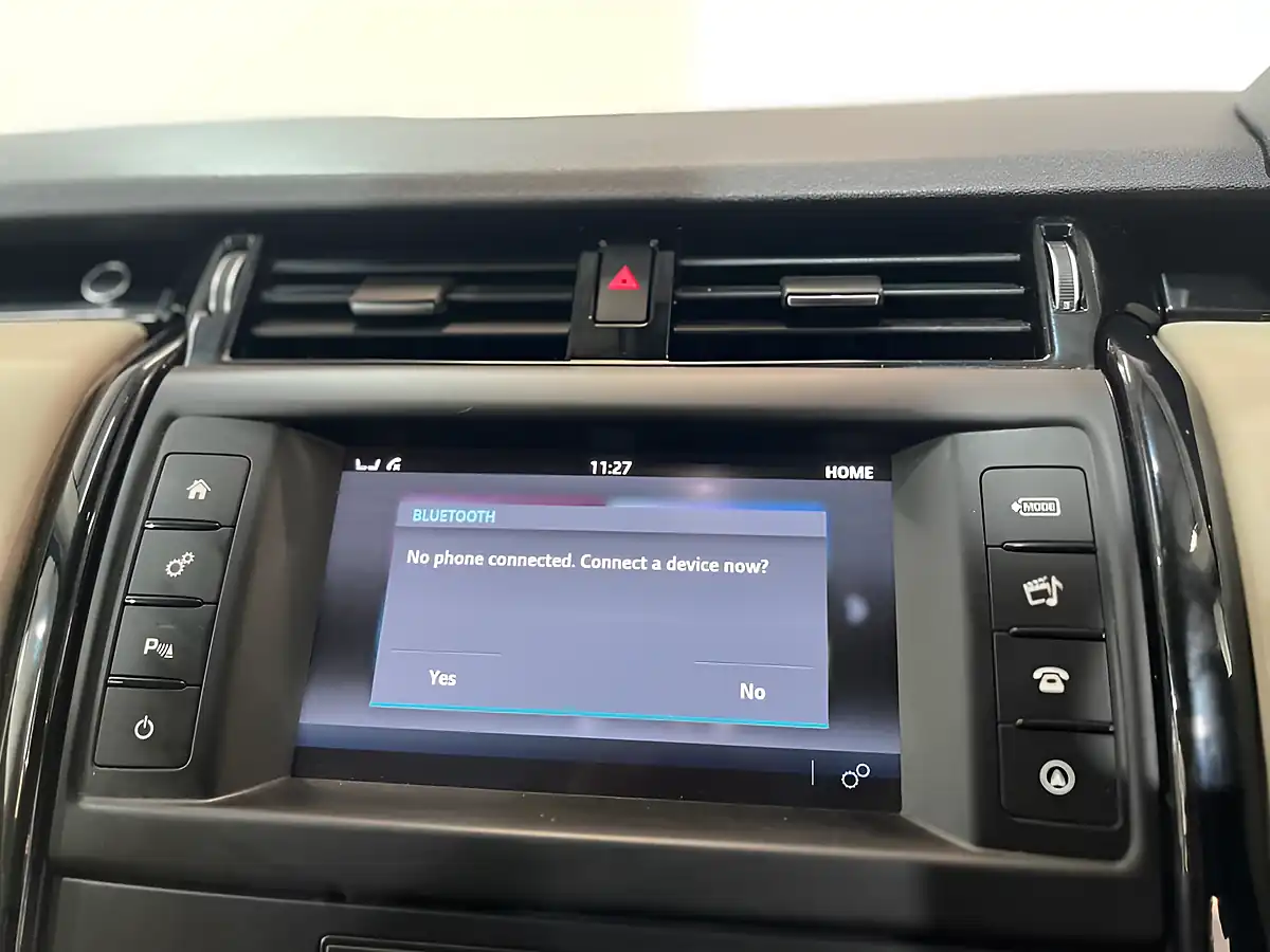 Used 2017 Land Rover Discovery Se Black - Interior and Exterior details 18