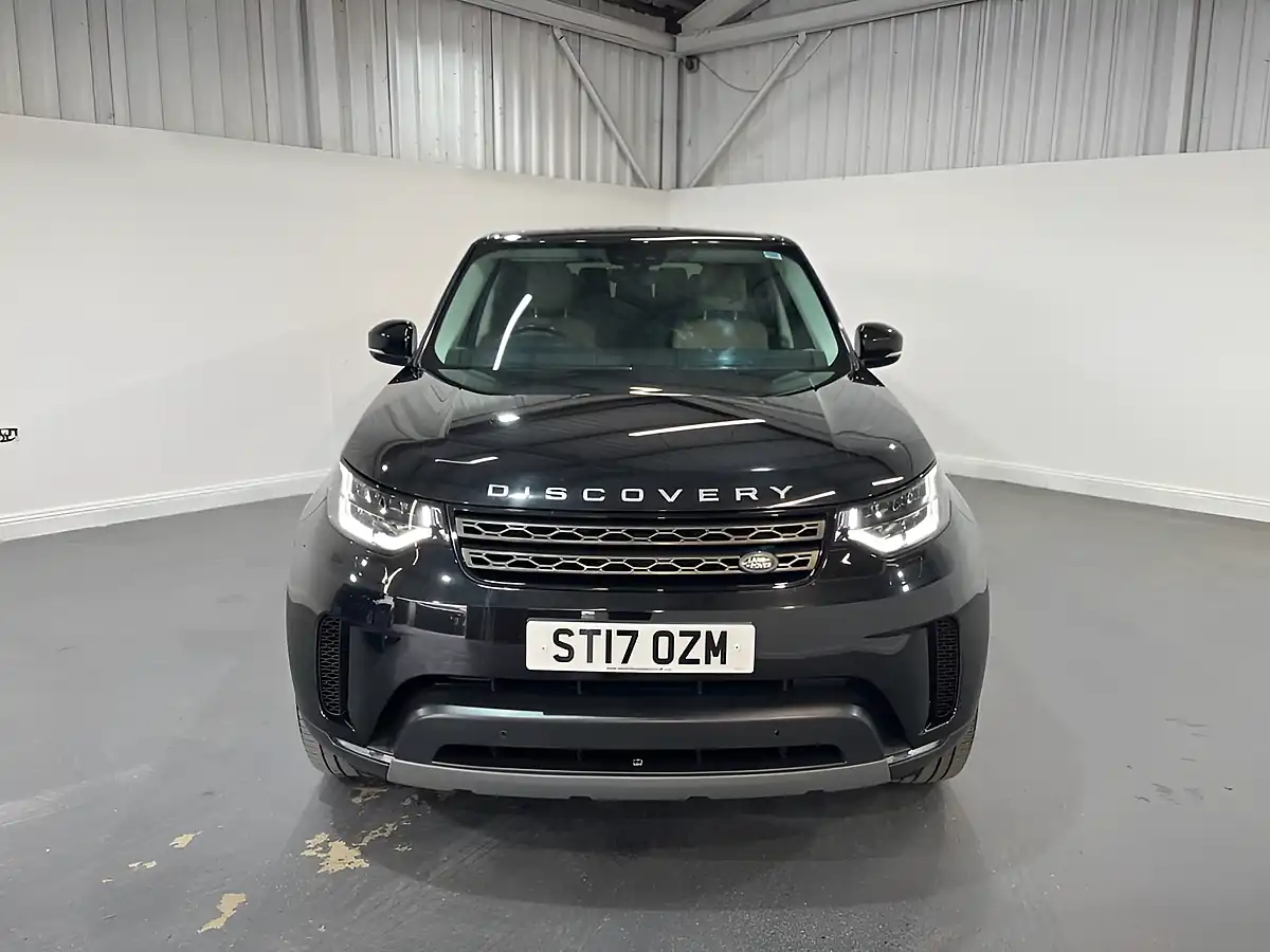 Used 2017 Land Rover Discovery Se Black - Interior and Exterior details 2