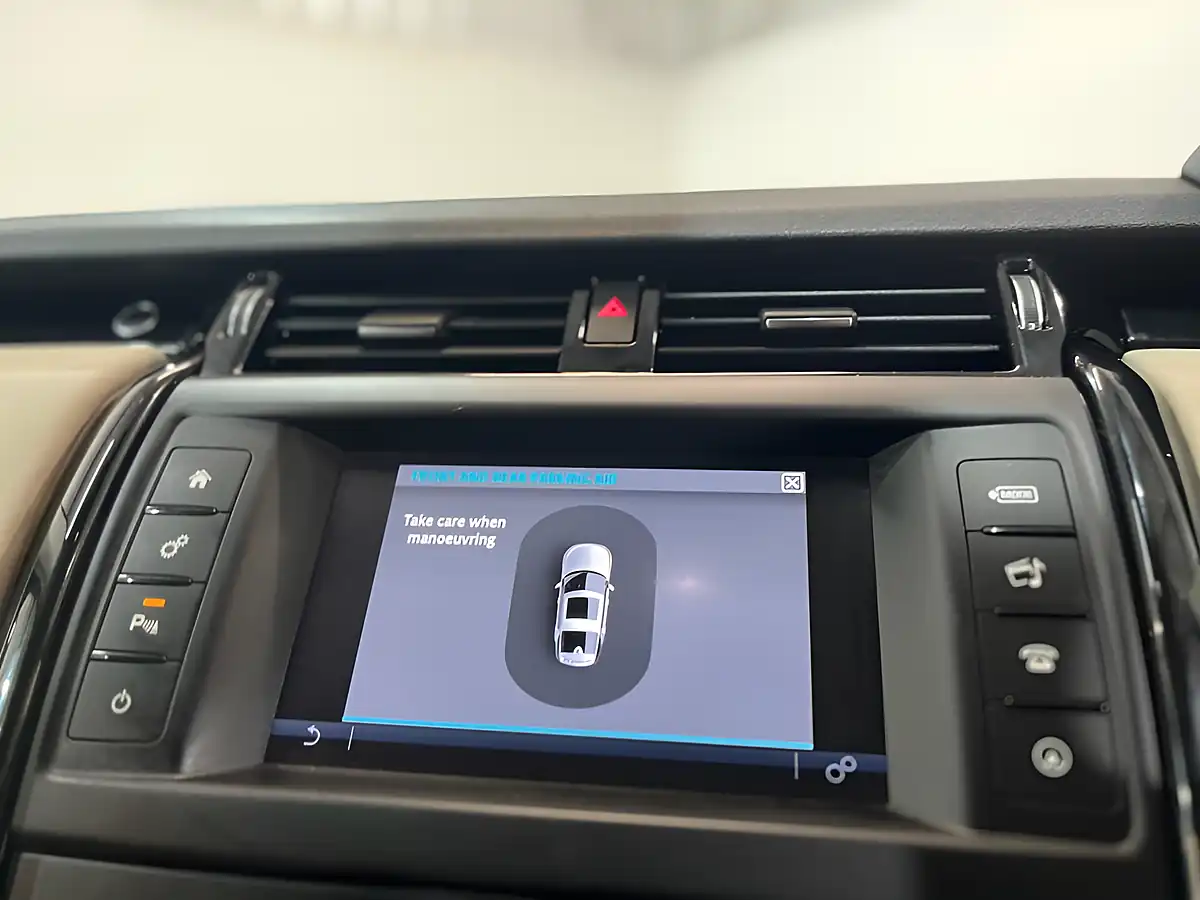 Used 2017 Land Rover Discovery Se Black - Interior and Exterior details 20