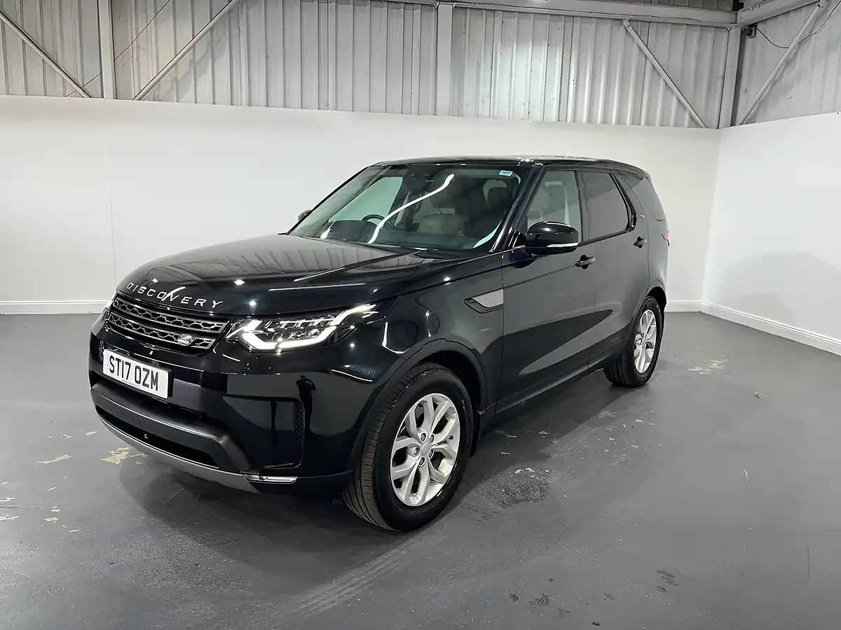 Used 2017 Land Rover Discovery Se Black - Interior and Exterior details 3