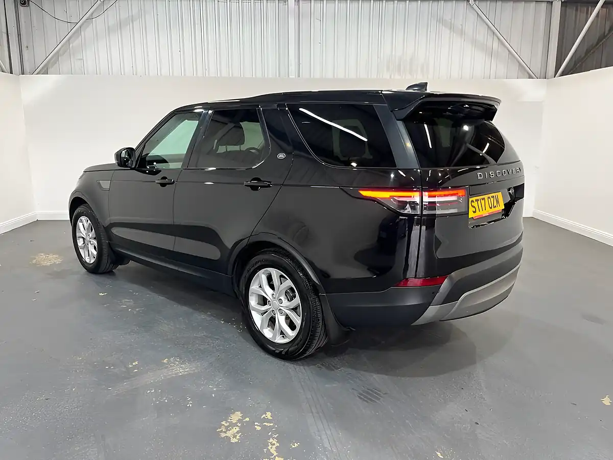 Used 2017 Land Rover Discovery Se Black - Interior and Exterior details 4