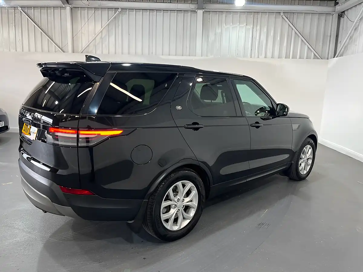 Used 2017 Land Rover Discovery Se Black - Interior and Exterior details 6