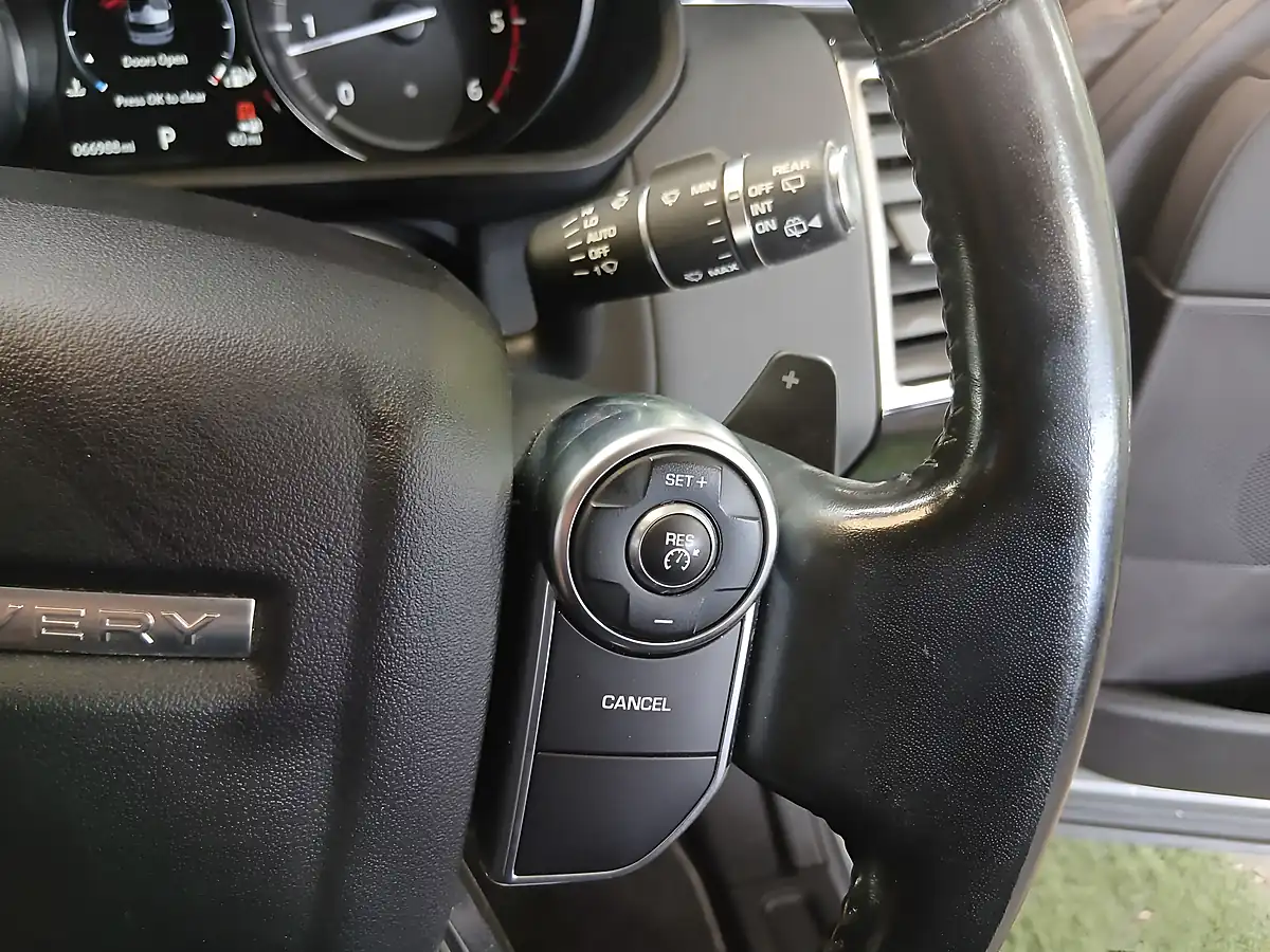 Used 2017 Land Rover Discovery Se Grey - Interior and Exterior details 12