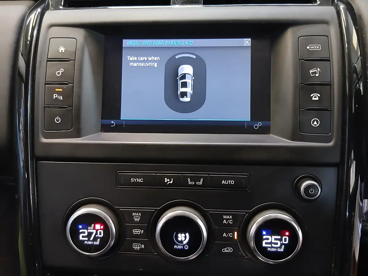 Used 2017 Land Rover Discovery Se Grey - Interior and Exterior details 14