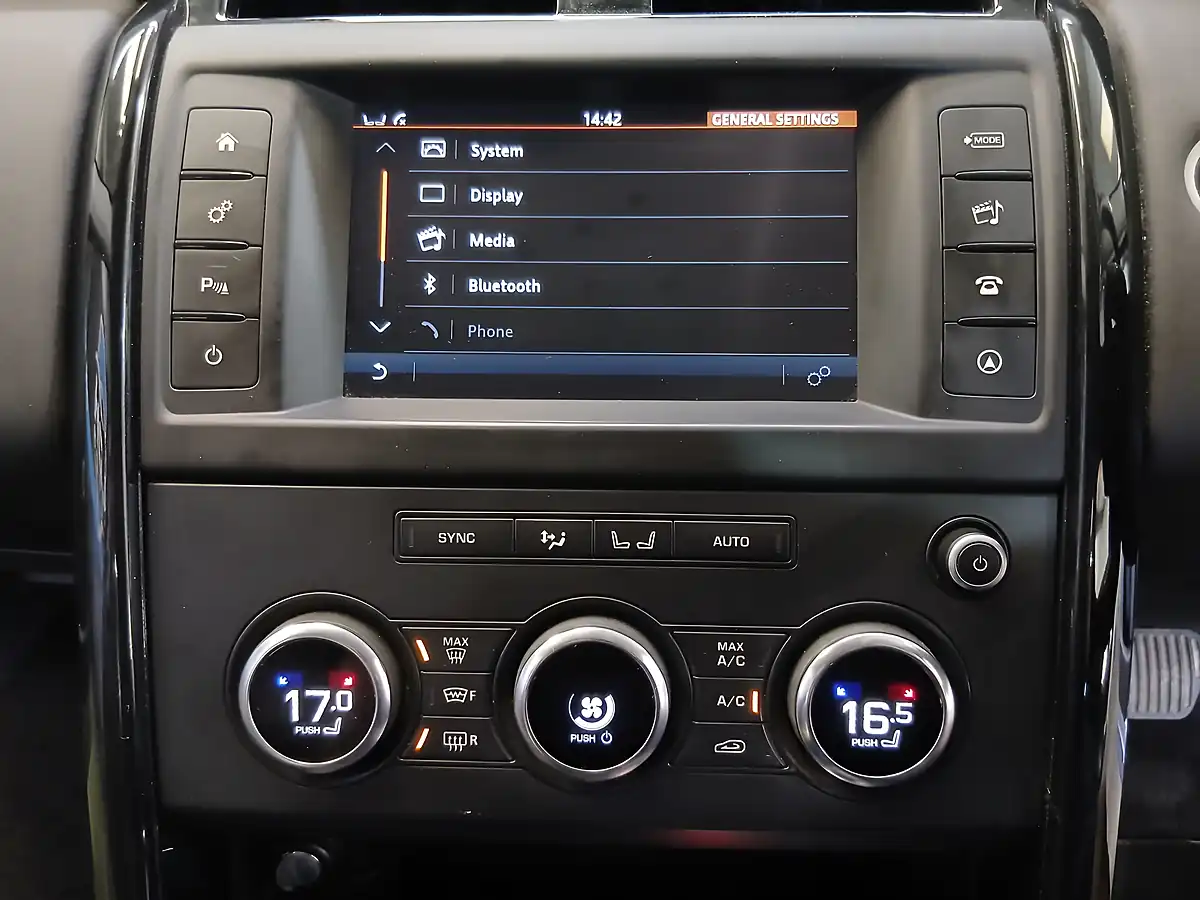 Used 2017 Land Rover Discovery Se Grey - Interior and Exterior details 15