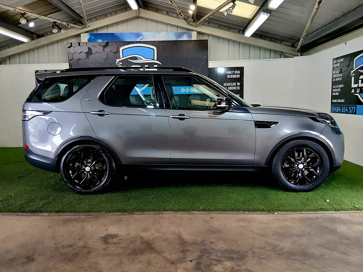 Used 2017 Land Rover Discovery Se Grey - Interior and Exterior details 2