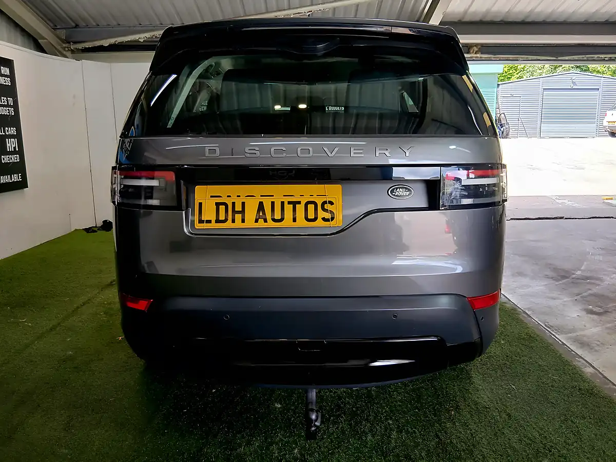 Used 2017 Land Rover Discovery Se Grey - Interior and Exterior details 4