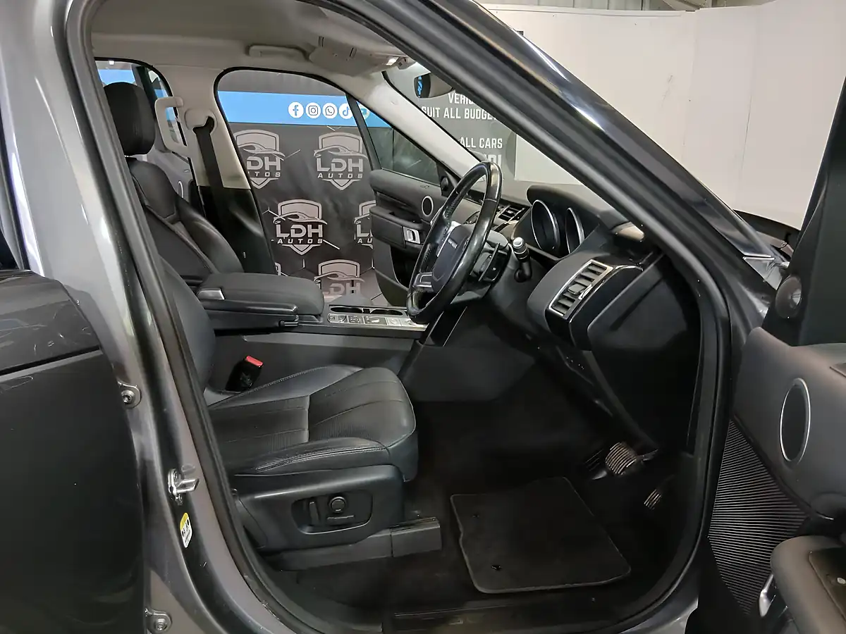Used 2017 Land Rover Discovery Se Grey - Interior and Exterior details 8