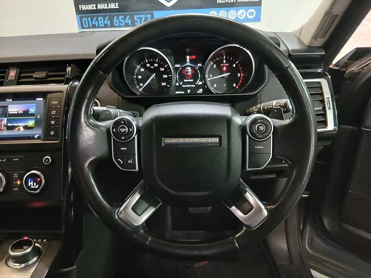 Used 2017 Land Rover Discovery Se Grey - Interior and Exterior details 12