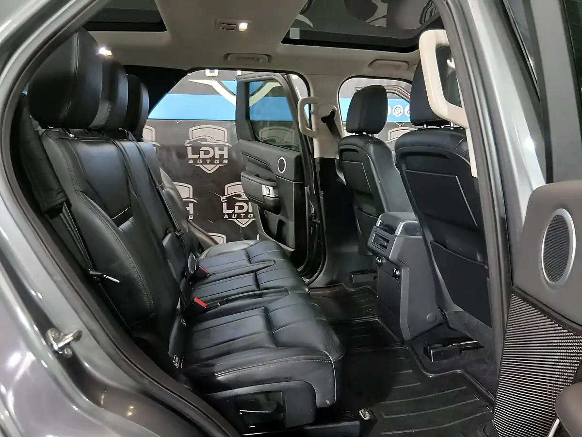 Used 2017 Land Rover Discovery Se Grey - Interior and Exterior details 18