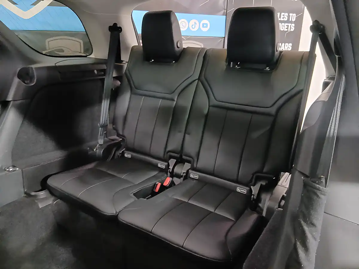 Used 2017 Land Rover Discovery Se Grey - Interior and Exterior details 19