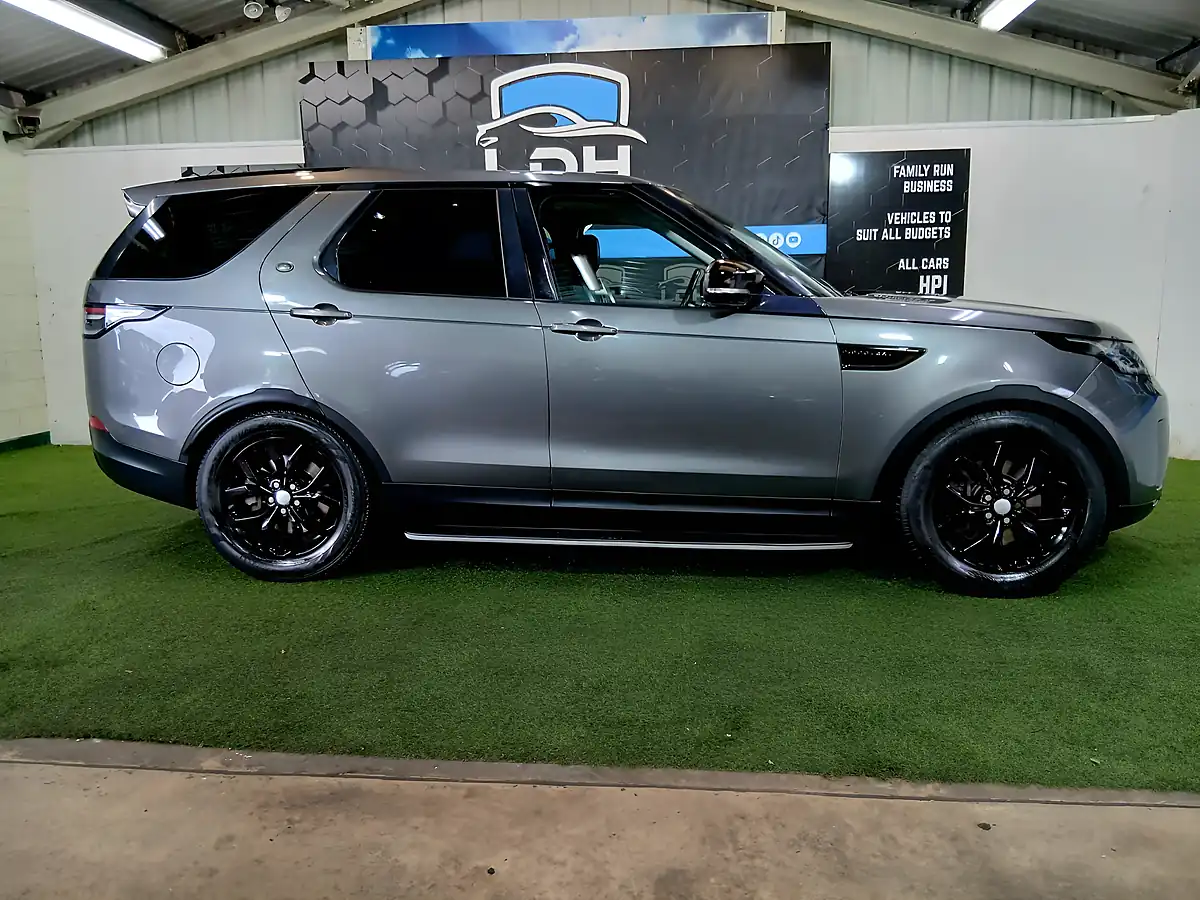 Used 2017 Land Rover Discovery Se Grey - Interior and Exterior details 2