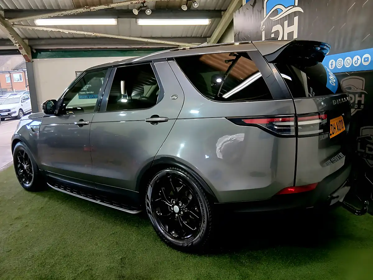 Used 2017 Land Rover Discovery Se Grey - Interior and Exterior details 5
