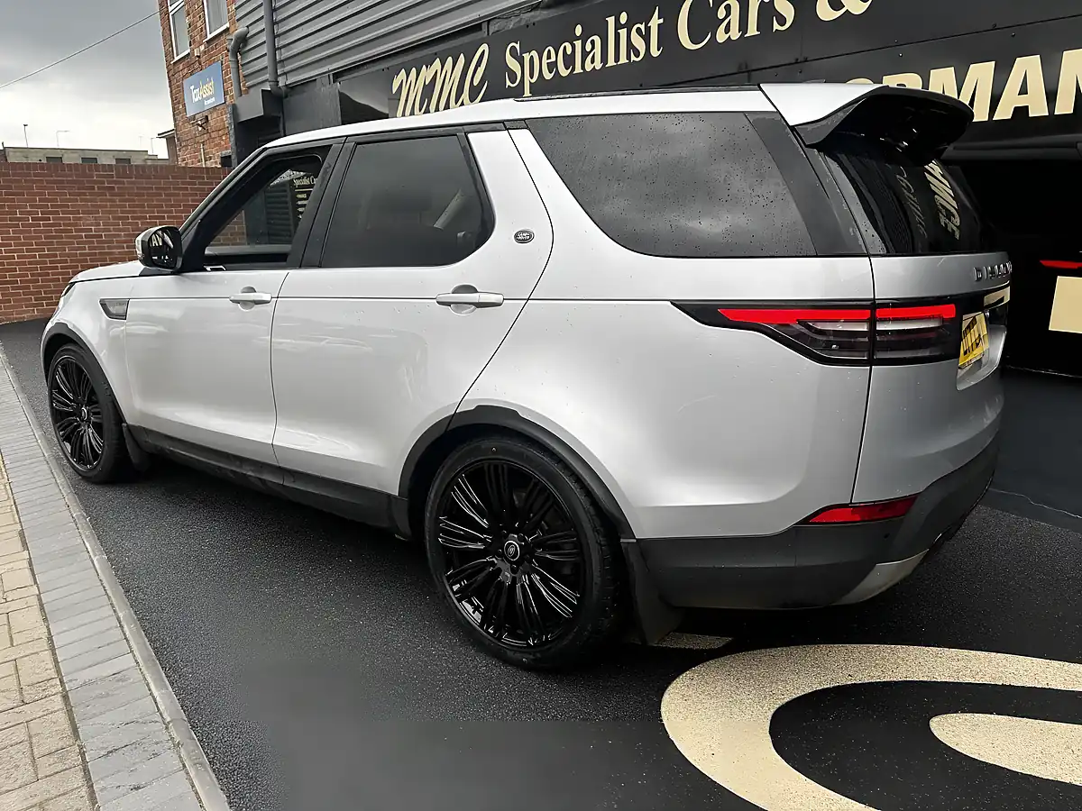 Used 2017 Land Rover Discovery Se Indus Silver - Interior and Exterior details 3