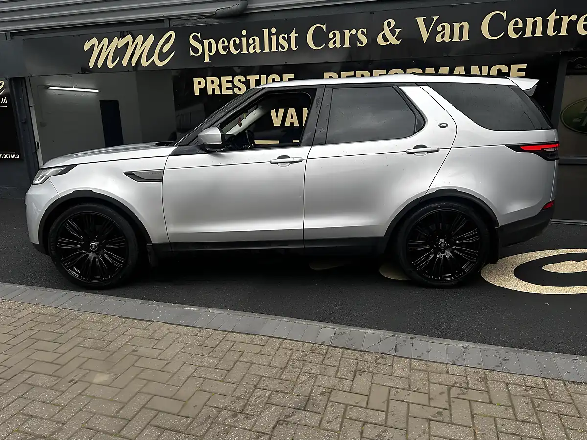 Used 2017 Land Rover Discovery Se Indus Silver - Interior and Exterior details 5