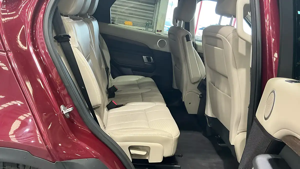Used 2017 Land Rover Discovery Se Red - Interior and Exterior details 10