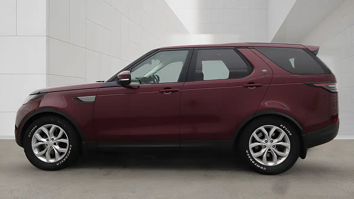 Used 2017 Land Rover Discovery Se Red - Interior and Exterior details 8