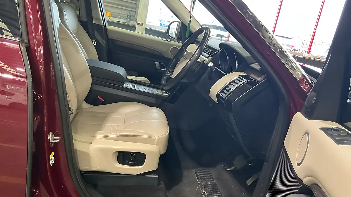 Used 2017 Land Rover Discovery Se Red - Interior and Exterior details 9