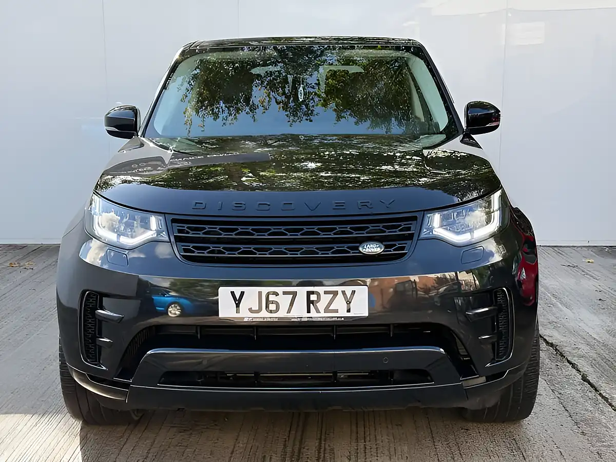 Used 2017 Land Rover Discovery Se Santorini Black - Interior and Exterior details 13