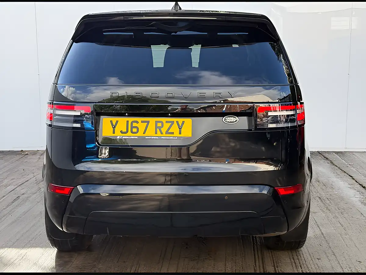 Used 2017 Land Rover Discovery Se Santorini Black - Interior and Exterior details 18