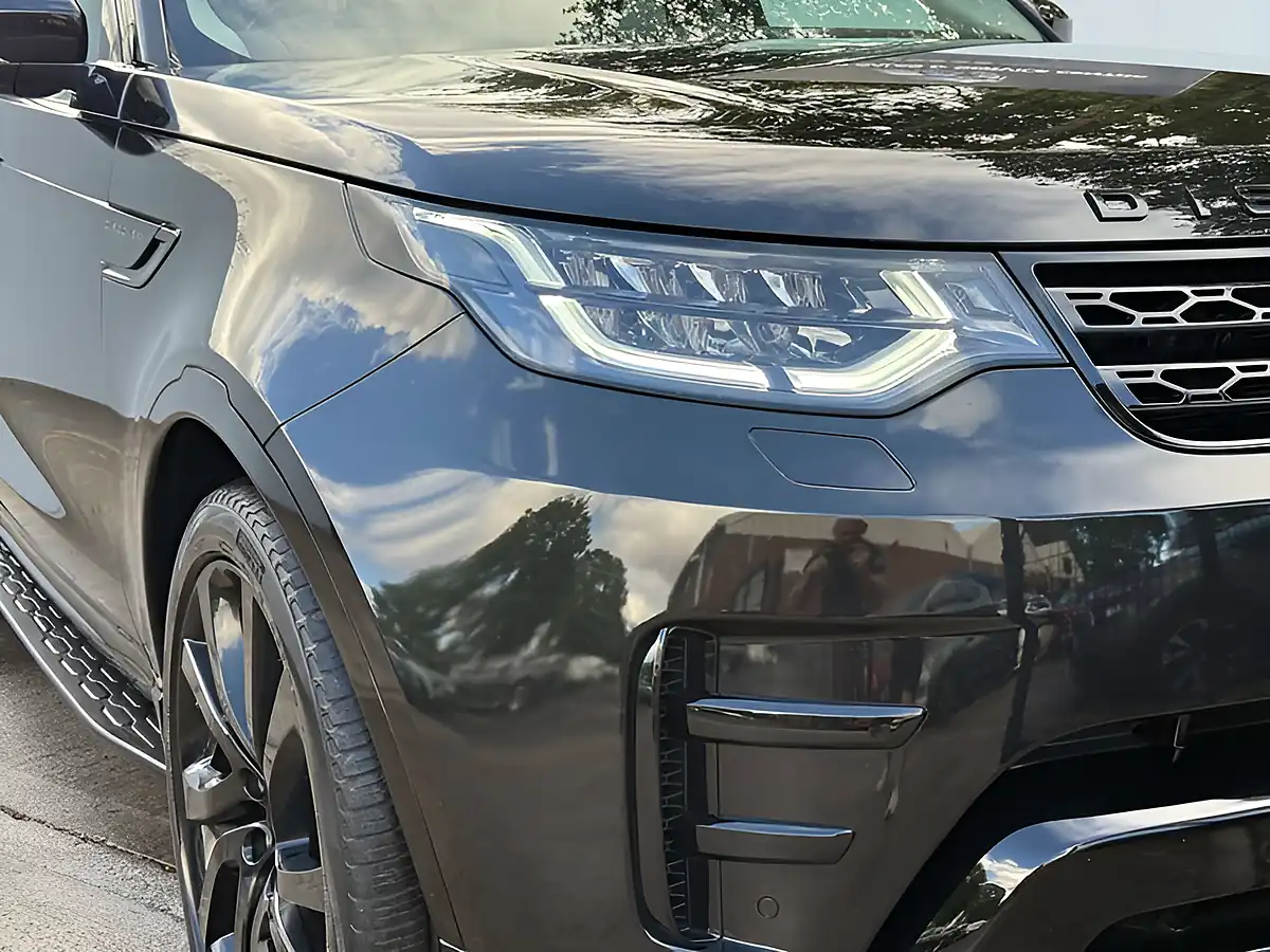 Used 2017 Land Rover Discovery Se Santorini Black - Interior and Exterior details 2