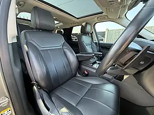 Used 2017 Land Rover Discovery Se Silver - Interior and Exterior details 11