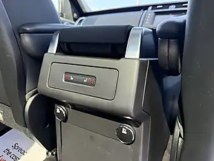 Used 2017 Land Rover Discovery Se Silver - Interior and Exterior details 15