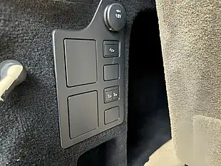 Used 2017 Land Rover Discovery Se Silver - Interior and Exterior details 16