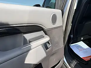 Used 2017 Land Rover Discovery Se Silver - Interior and Exterior details 17