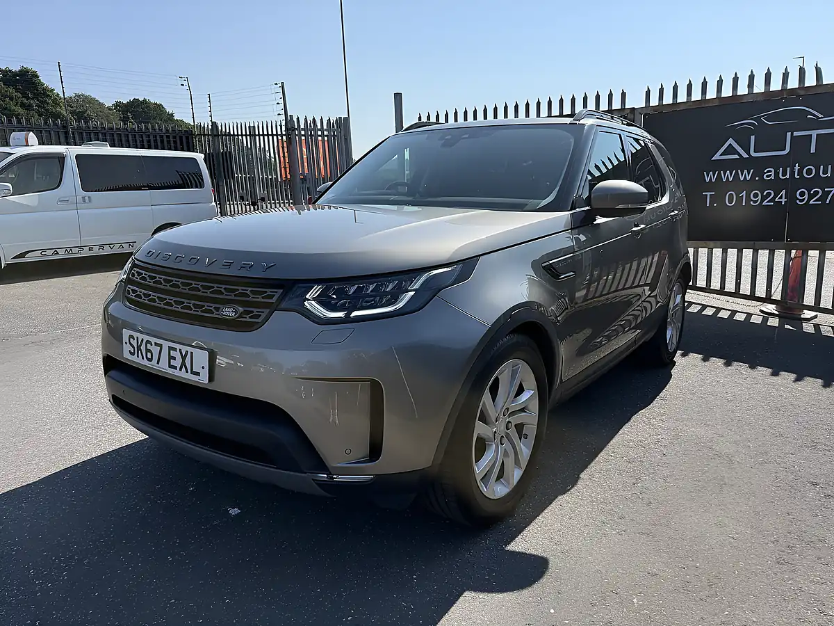 Used 2017 Land Rover Discovery Se Silver - Interior and Exterior details 4